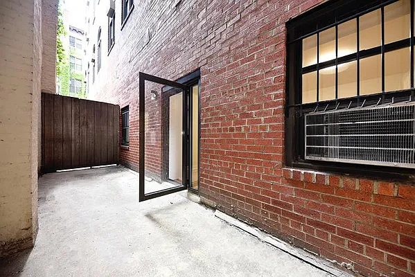 Rented by Buchbinder & Warren | media 12