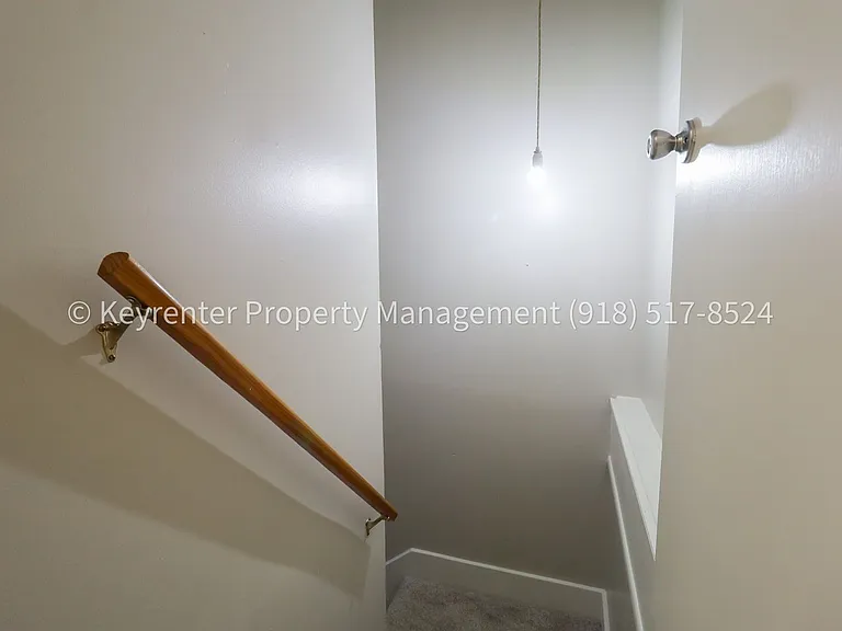 953 E 37th St S — Photo 33