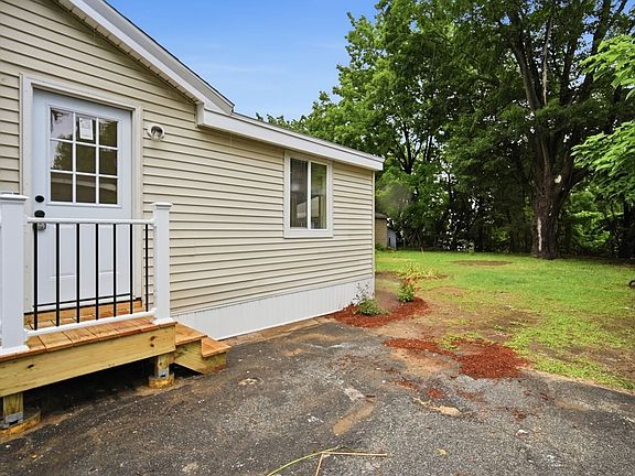 5th image of 55 Fuller St