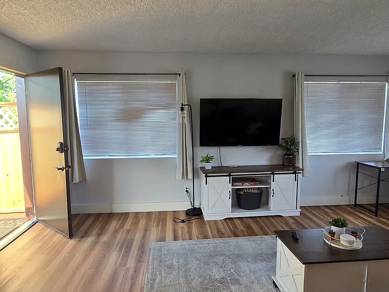 3224 S Clark St — Photo 3