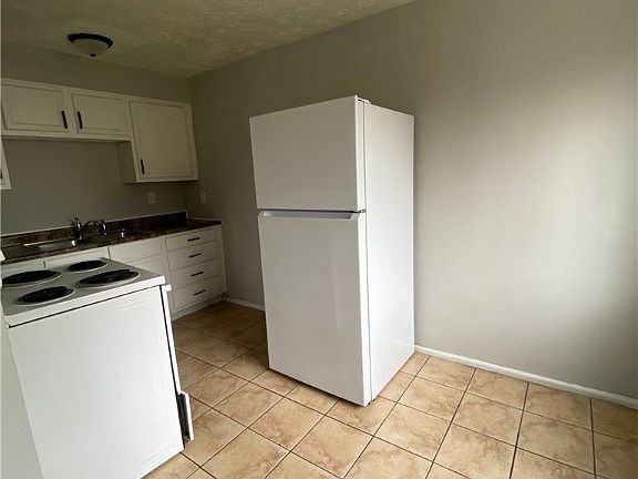 3rd image of 607 W Fairview Ave