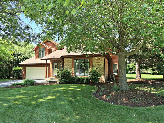 3rd image of 571 N Sharon Dr