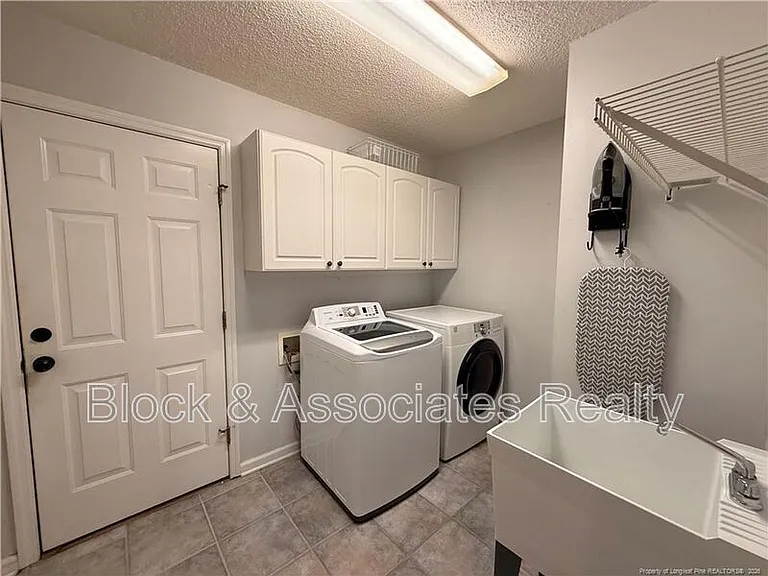 995 Greenbriar Dr — Photo 8