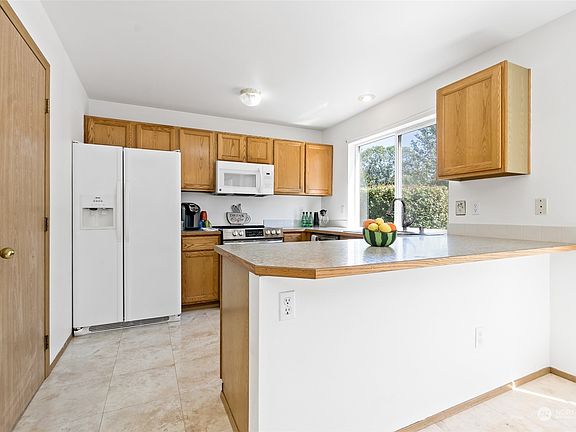 3rd image of 8415 153rd Avenue E