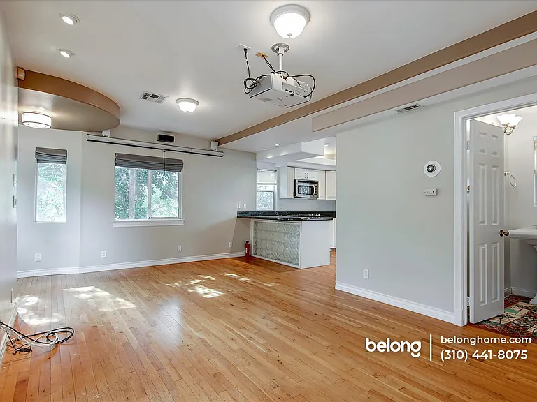 8527 Wonderland Ave — Photo 16