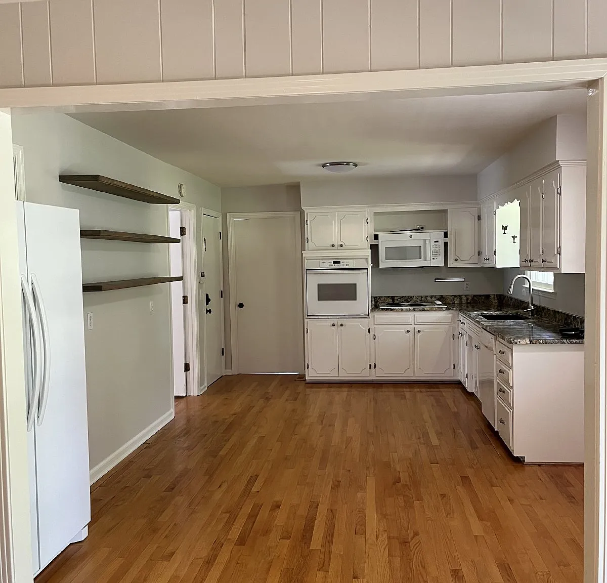 3 bed, 2.5 bath, 2599 sqft, $3,500 — Photo 3