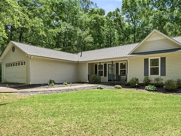 131 Homestead Way — Photo 2