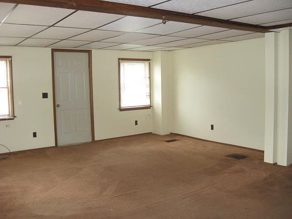 4th image of 401 Linden St