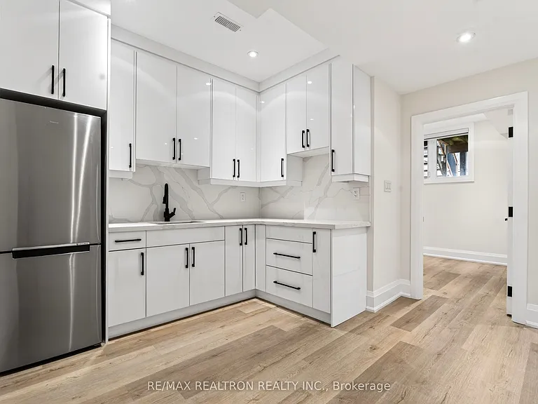 792 Midland Ave — Photo 36