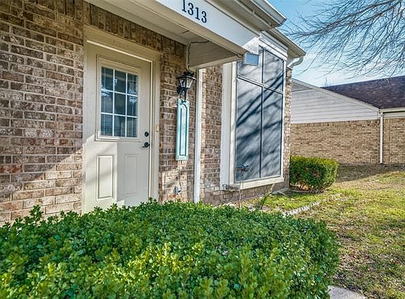 4th image of 1313 Cypress Dr