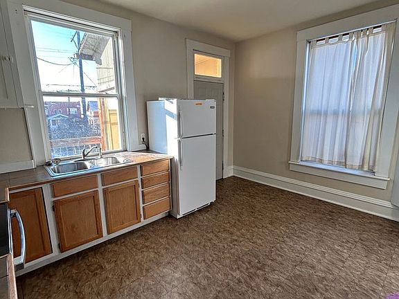 5th image of 844-846 W Mercury St
