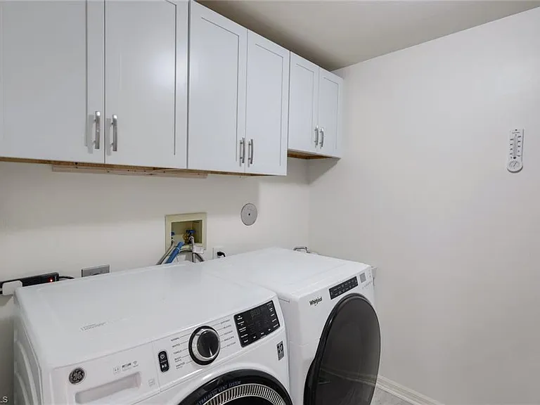 400 L Ambiance Cir #104 — Photo 19