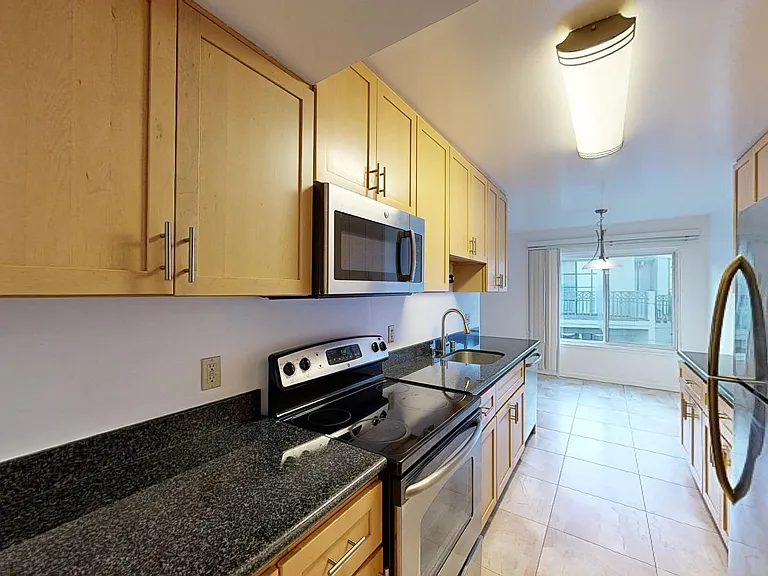 975 Burnett Ave — Photo 2
