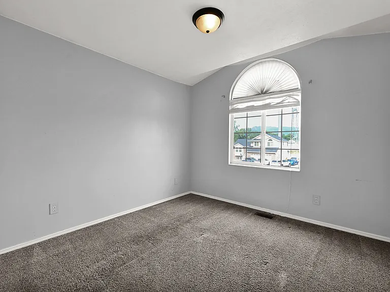5991 S 3260 W — Photo 23