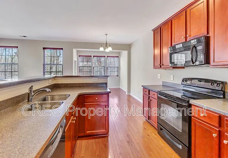 9161 Parlor Dr — Photo 5