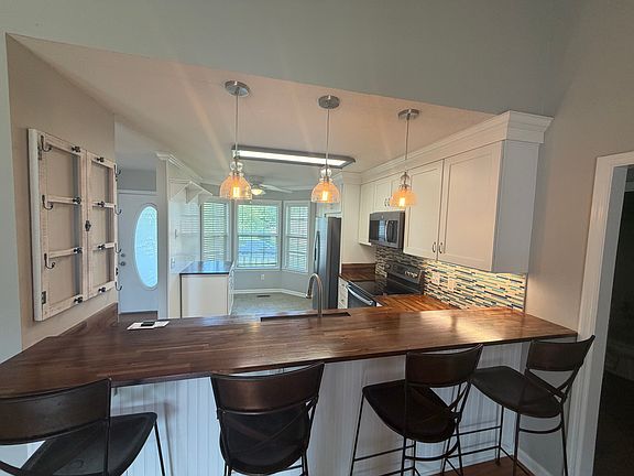 4th image of 9463 Pasture Dr