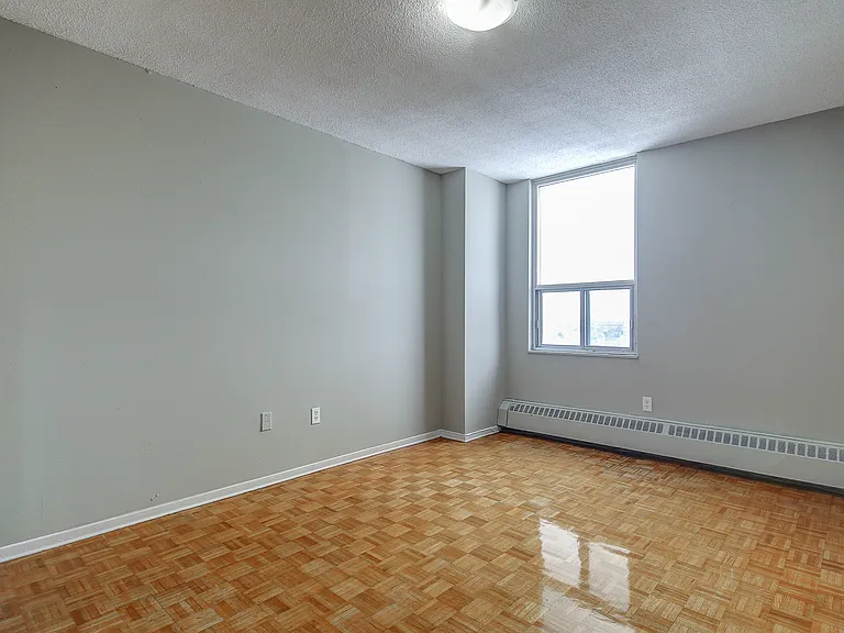 15 Eastbourne Dr — Photo 27