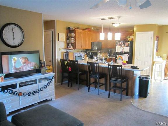 3rd image of 120 Castlewood Dr