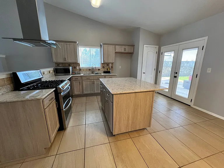 12512 Angie Bombach Ave — Photo 5