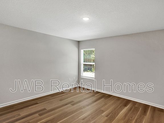 5th image of 63 W 53rd St