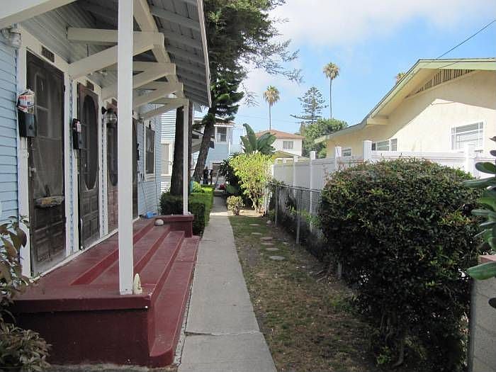 Walk way to Units