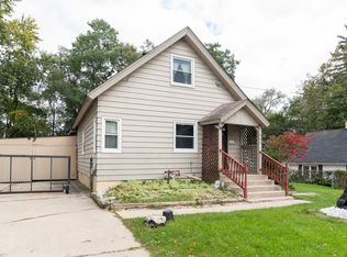 543 Bird St, Elgin, IL 60123