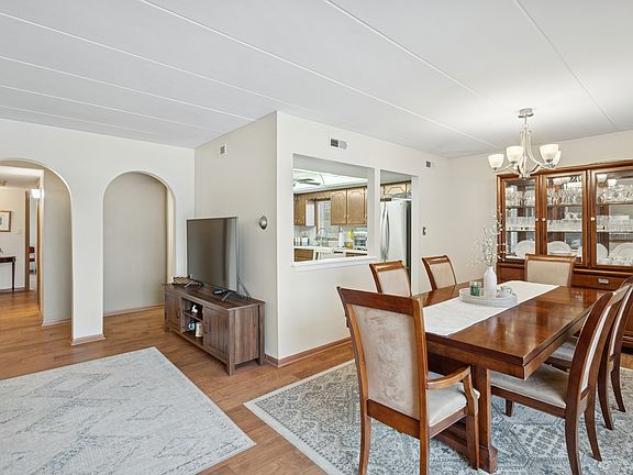 4th image of 15701 Foxbend Ct APT 1N