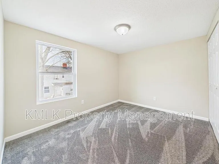 9042 Maple Grove Rd — Photo 17