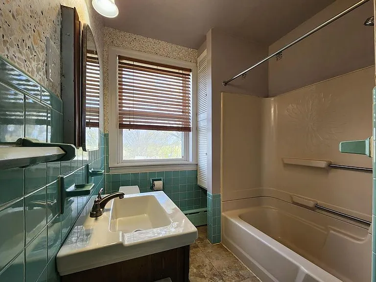 4939 Indian Creek Rd #FARM HOUSE — Photo 7