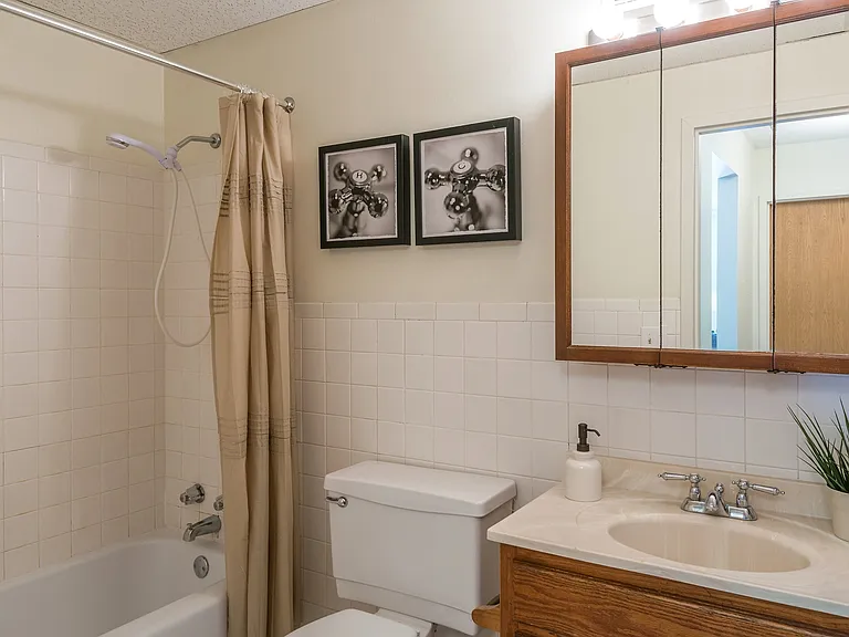 Cherry Court Apartments — Photo 8