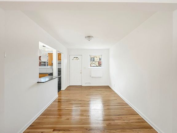 3rd image of 180 W 26th St
