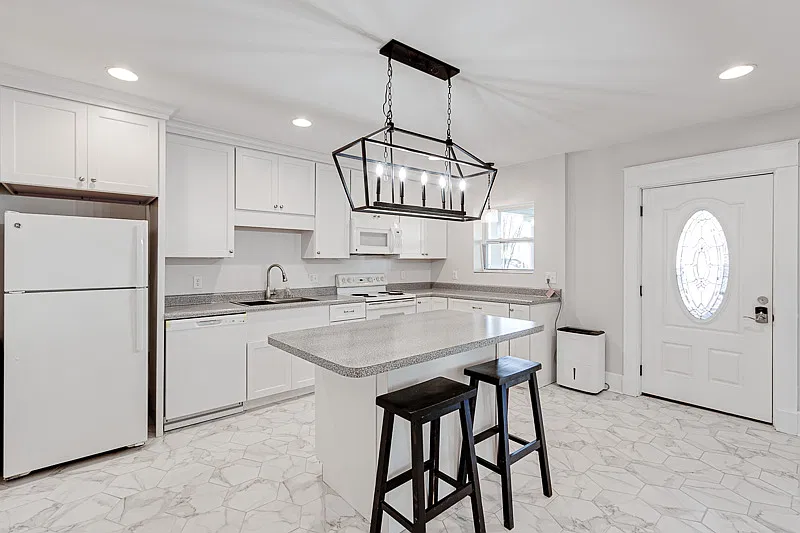 2450 Woodbine Ave #1