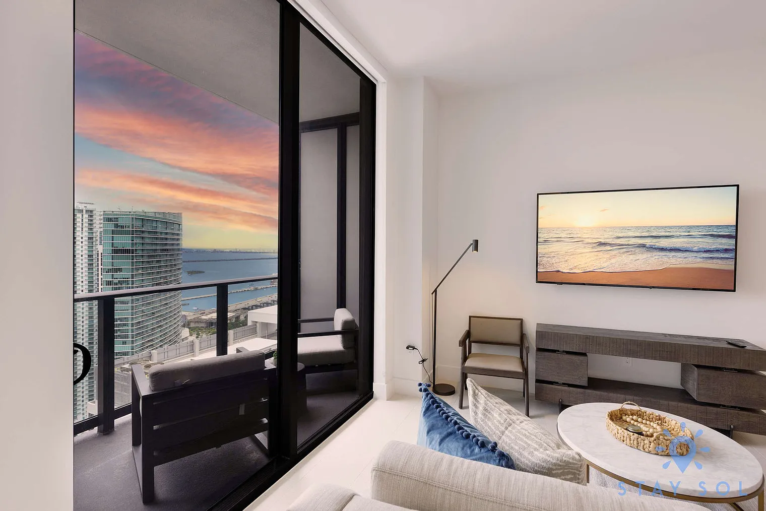 1 bed, 1.0 bath, 645 sqft, $3,733 — Photo 4