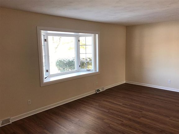 3rd image of 8668 Goldfinch Way