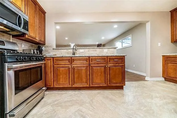 3847 S Redondo Blvd — Photo 12