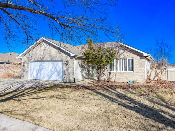 1281 Medlee Dr, Hobart, IN 46342