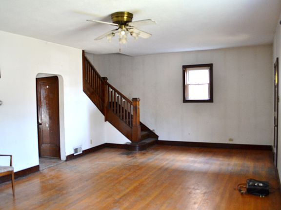 3rd image of 704 2nd Ave