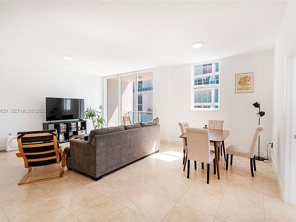 4th image of 31 SE 5th St APT 4121