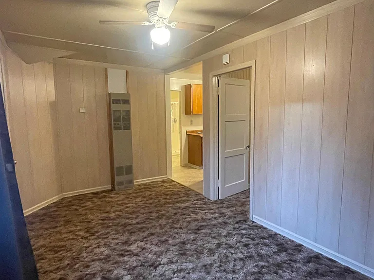 2450 Rogue River Hwy #3 — Photo 2