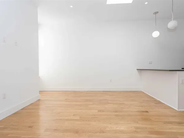 9 Grant Avenue image 5 of 11