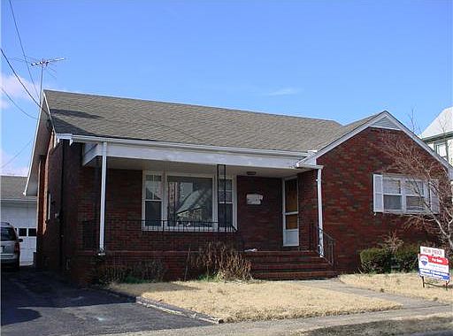 2nd image of 321 Wilson St