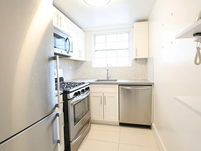 160 E 88th St #5L — Photo 3
