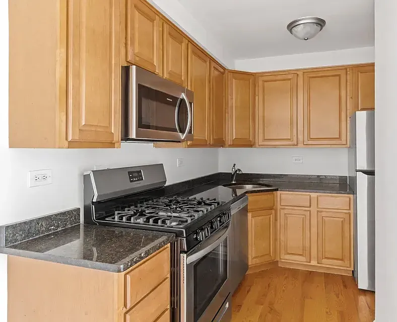 Beautiful Large 1 Bed/1 Bath Townhouse Rental W/In-Unit Laundry And Parking.....Must See!! — Photo 1