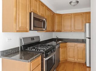 112 Surrey Dr, Glen Ellyn, IL 60137