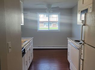 5 Tudor Ln APT 8, Lockport, NY 14094
