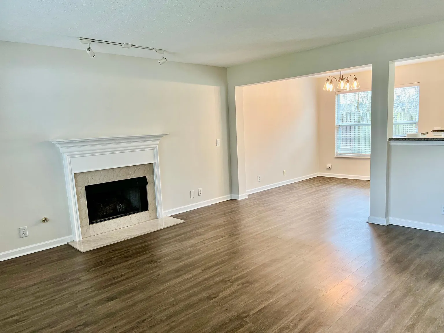 3 bed, 2.5 bath, 1396 sqft, $2,500 — Photo 3