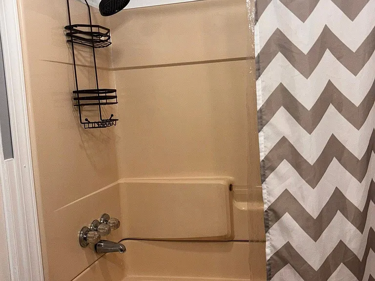 335 N Sycamore Dr — Photo 10