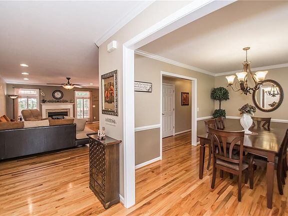3rd image of 145 Mountain Lake Dr