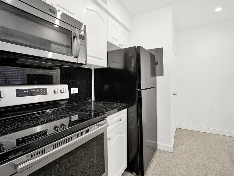 330 Madeira Ave #3 — Photo 5