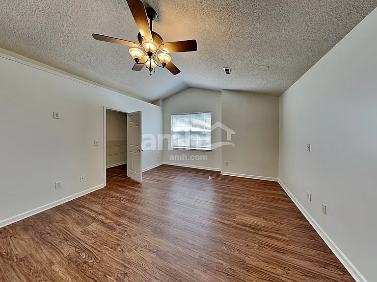 1014 Holly Park Dr — Photo 9